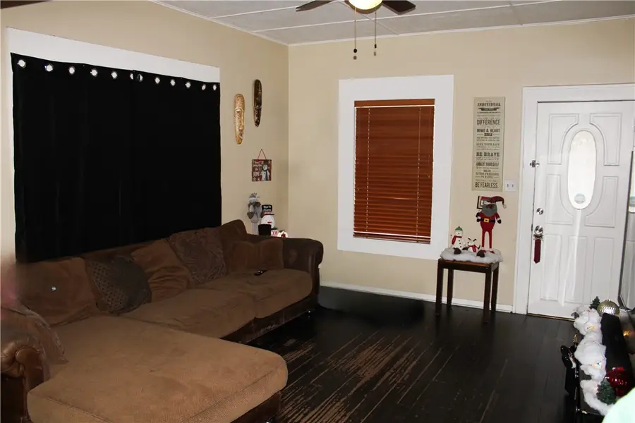 521 E Huisache Avenue, Kingsville, TX 78363 - Image #3