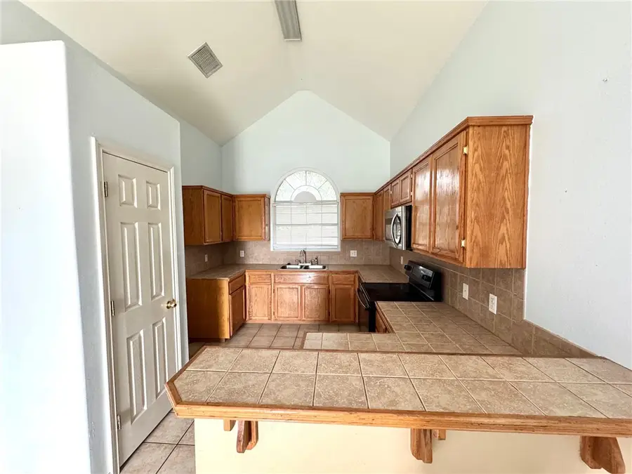 2103 Brook Ln, Kingsville, TX 78363 - Image #2