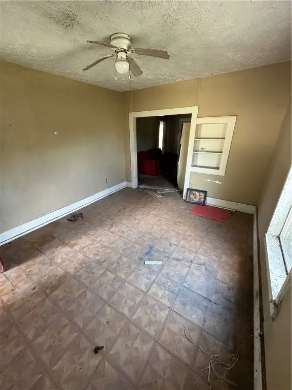 425 E Richard Avenue, Kingsville, TX 78363 - Image #2