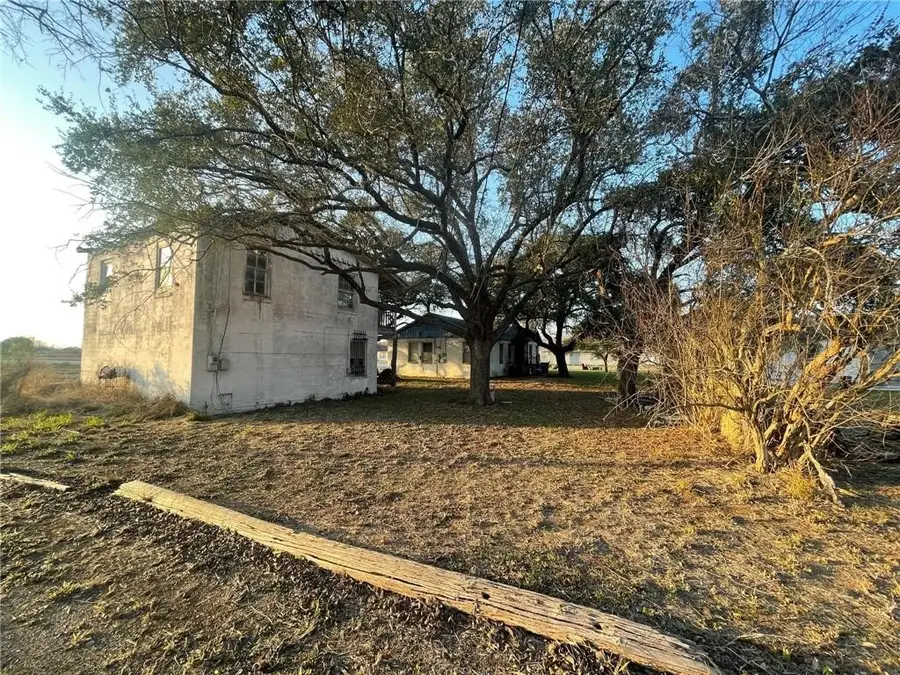 600 E Merriman Street, Sinton, TX 78387 - Image #2