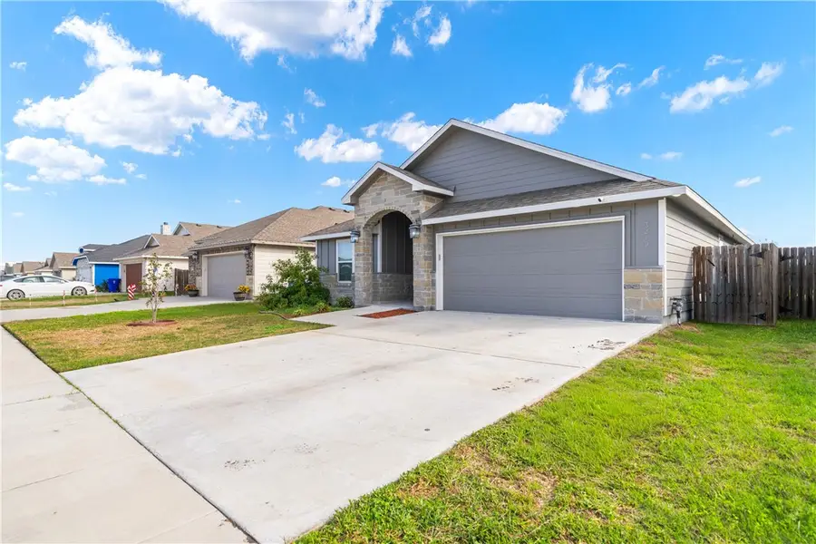 3210 Creek Side Drive, Corpus Christi, TX 78410 - Image #2