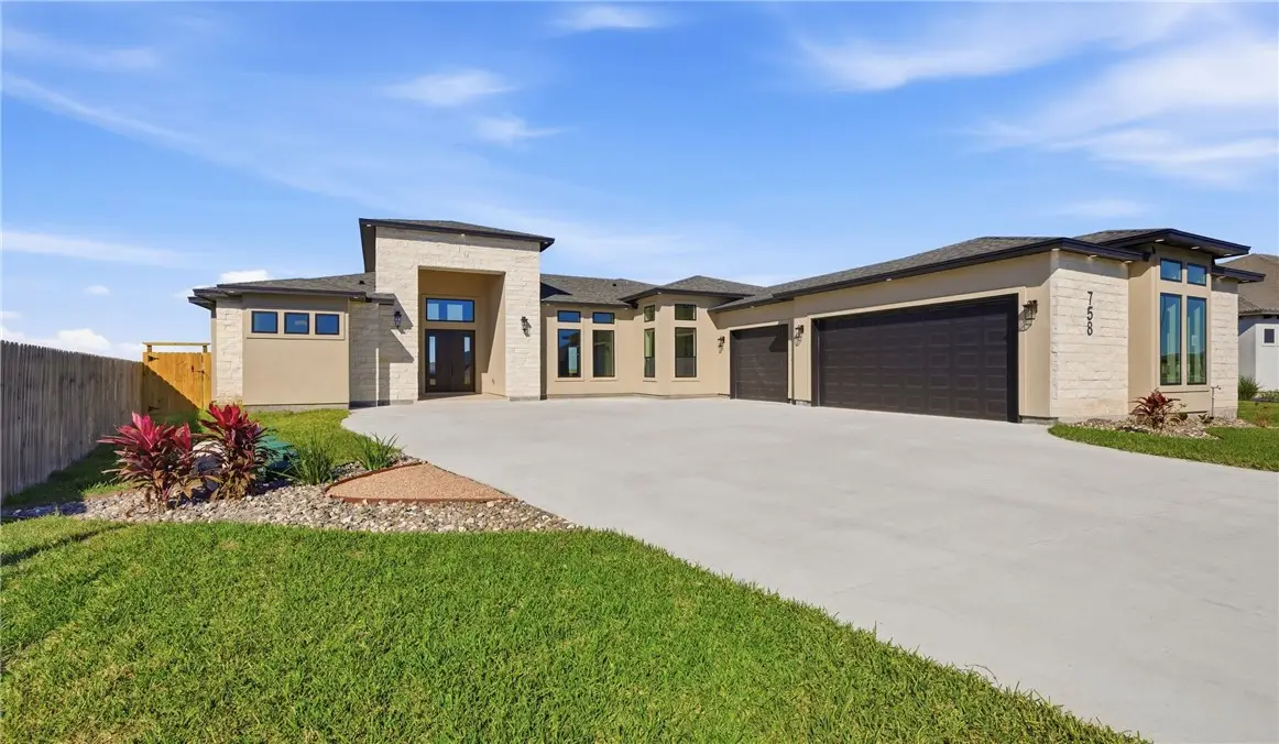 758 Buffalo Creek Drive, Corpus Christi, TX 78415 - Image #1