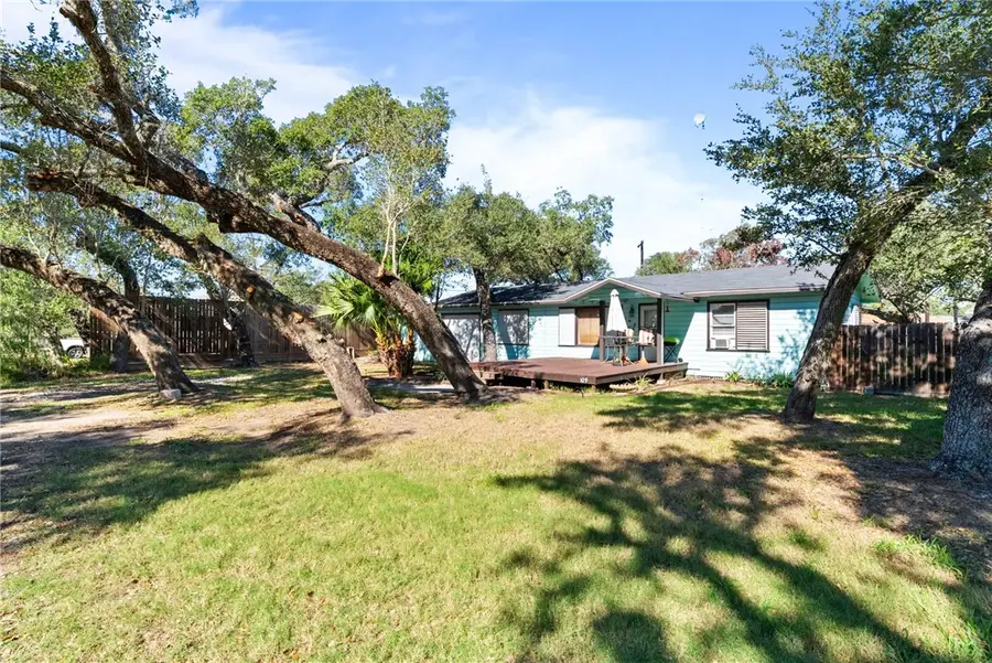 109 Palm Street, Rockport, TX 78382 - Image #2
