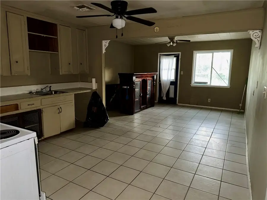 806 Parr Drive, Alice, TX 78332 - Image #3