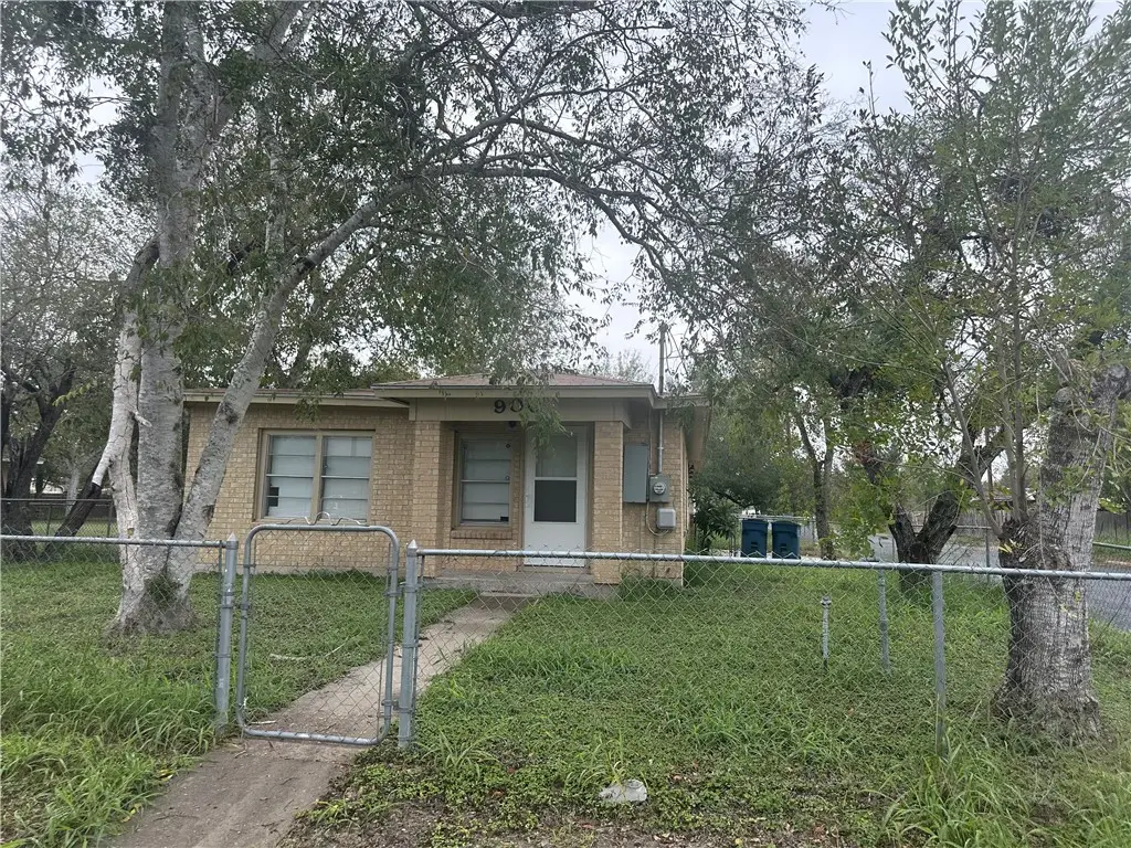 900 W Stamper Street, Beeville, TX 78102 - Image #1