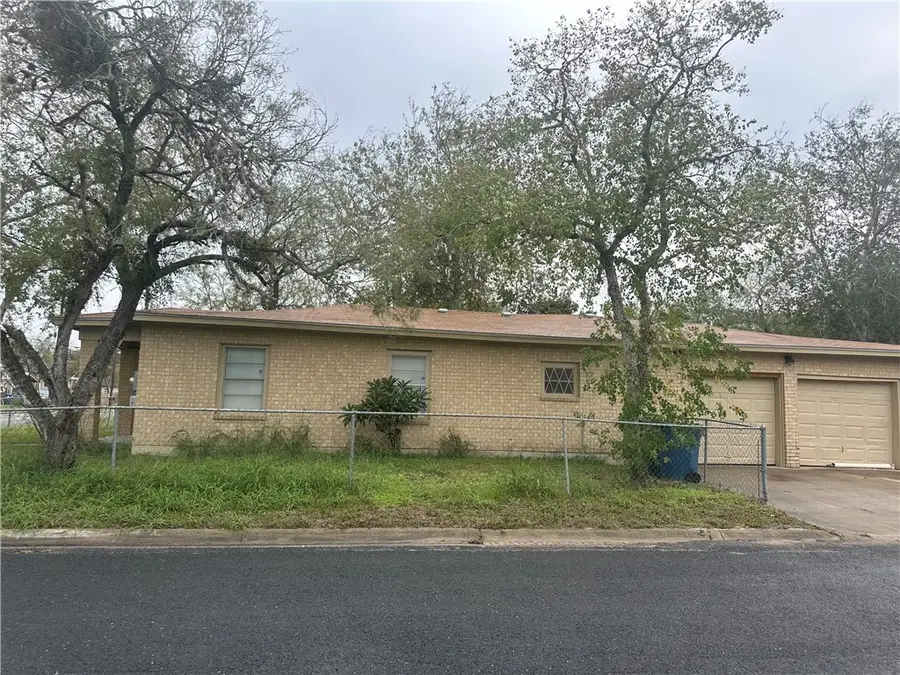 900 W Stamper Street, Beeville, TX 78102 - Image #2