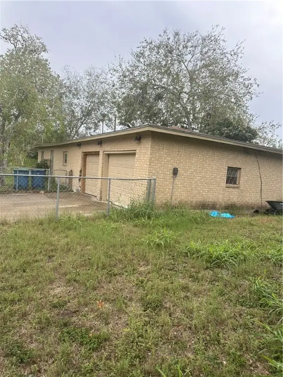 900 W Stamper Street, Beeville, TX 78102 - Image #3
