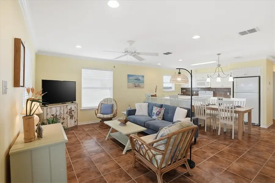 1619 S Church Street, Rockport, TX 78382 - Image #2