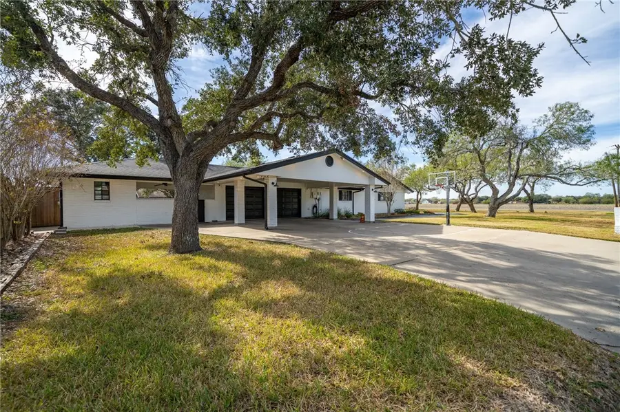 1111 N Hackberry Street, Bishop, TX 78343 - Image #2