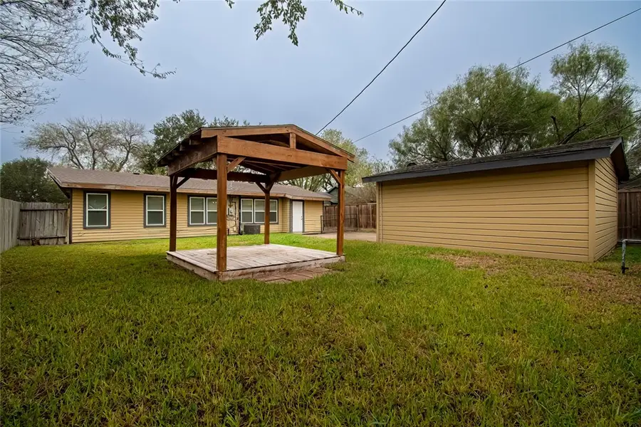 1031 Wilshire Place, Corpus Christi, TX 78411 - Image #2