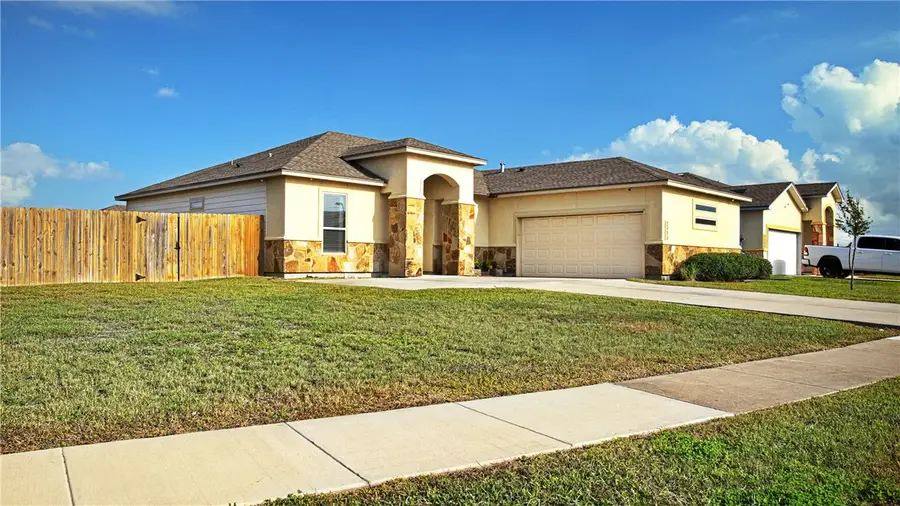 1910 Chesapeake Bay Drive, Portland, TX 78374 - Image #2