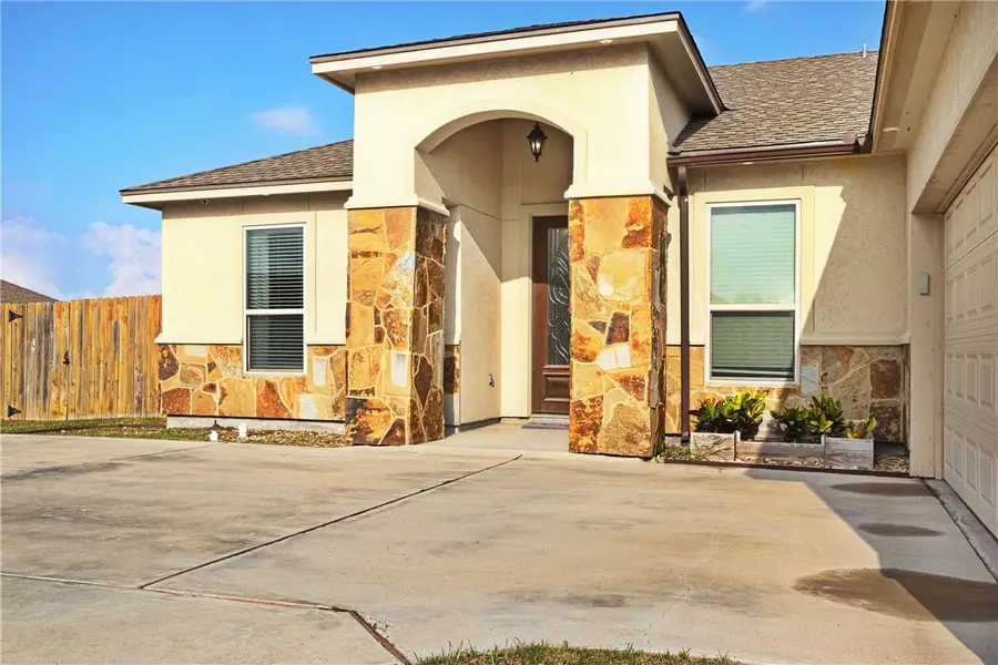 1910 Chesapeake Bay Drive, Portland, TX 78374 - Image #3