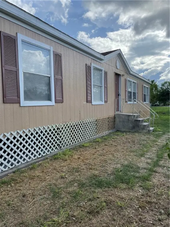 1100 Naranjo Street, Sinton, TX 78387