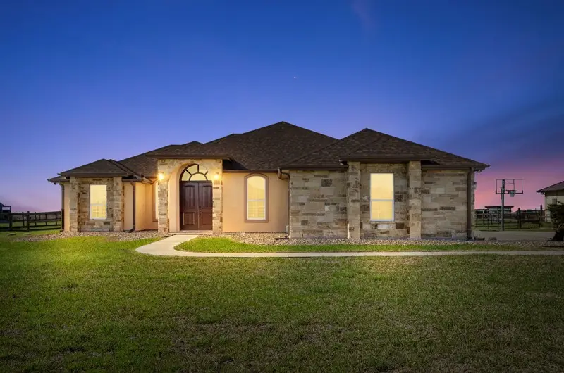 2381 Santa Maria Ln, Corpus Christi, TX 78415 - Image #1