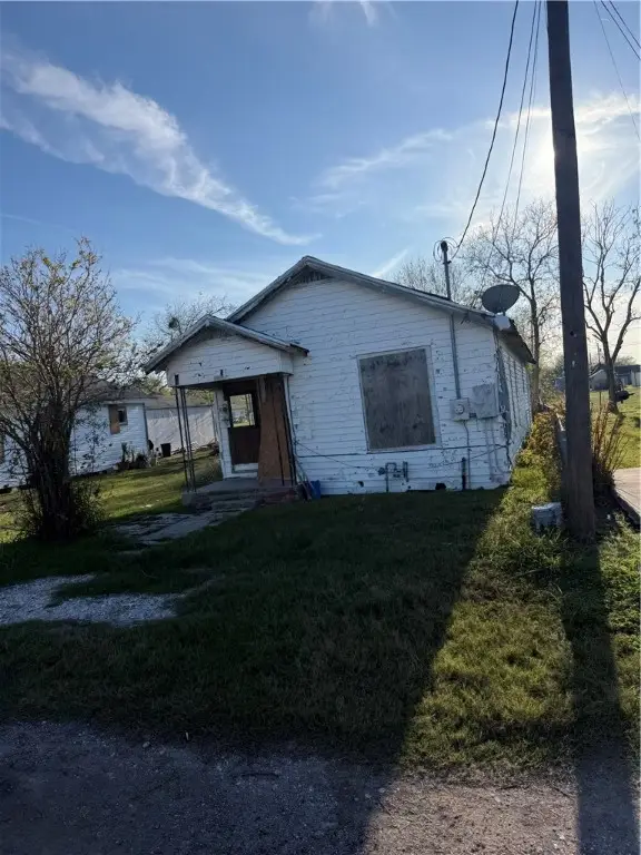 123 Allende Street, Taft, TX 78390