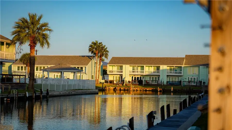 611 Lauderdale Drive, Rockport, TX 78382 - Image #2