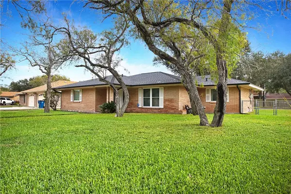 1100 Adeline Street, Sinton, TX 78387