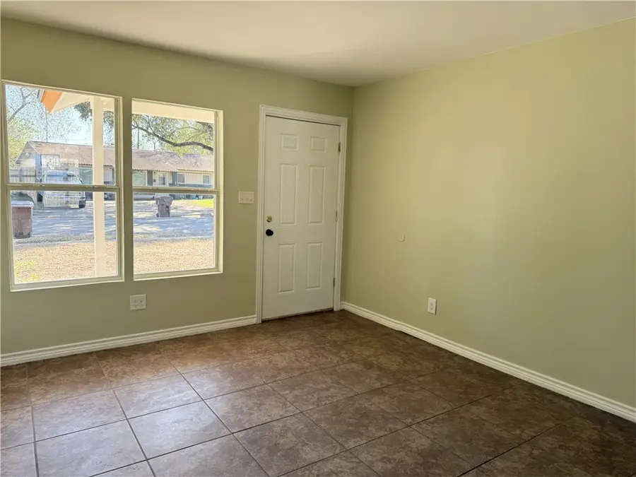 1702 E Fordyce Avenue, Kingsville, TX 78363 - Image #2