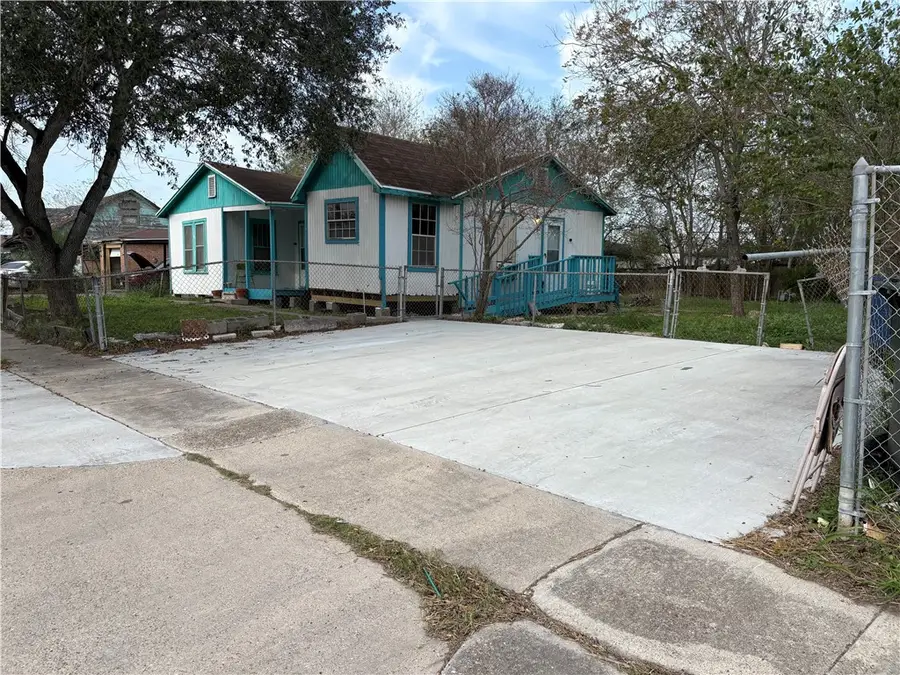 2530 Dunbar Street, Corpus Christi, TX 78405 - Image #2