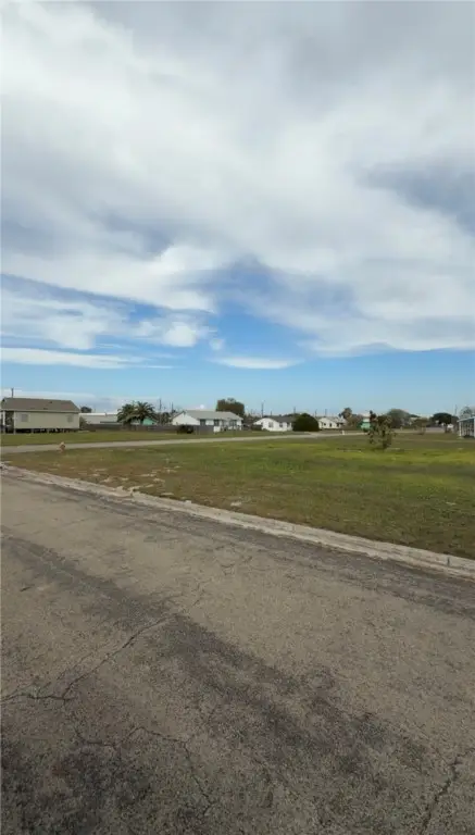 260 E Deberry Ave, Aransas Pass, TX 78336 - Image #2