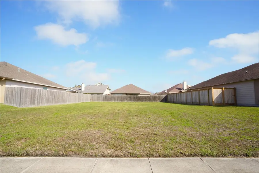 6226 Queen Bess Drive, Corpus Christi, TX 78414 - Image #2
