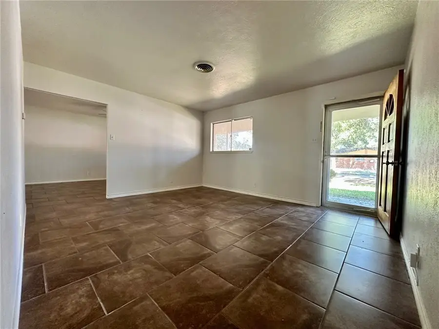 1701 Santa Maria Street, Kingsville, TX 78363 - Image #2