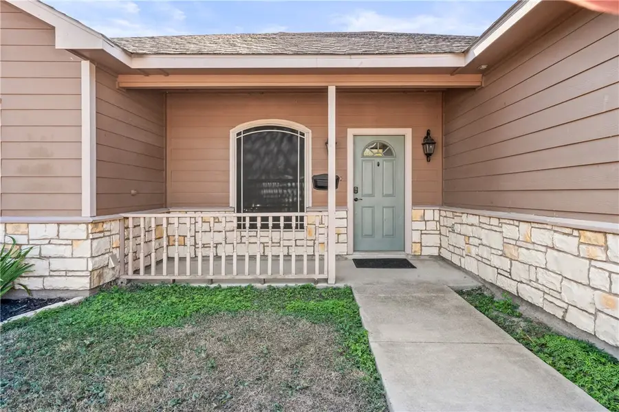 219 E Warren Avenue, Kingsville, TX 78363 - Image #2