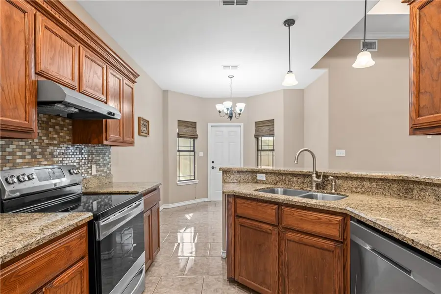 219 E Warren Avenue, Kingsville, TX 78363 - Image #3