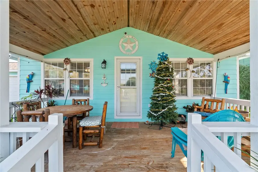 710 N Ann Street, Rockport, TX 78382 - Image #2