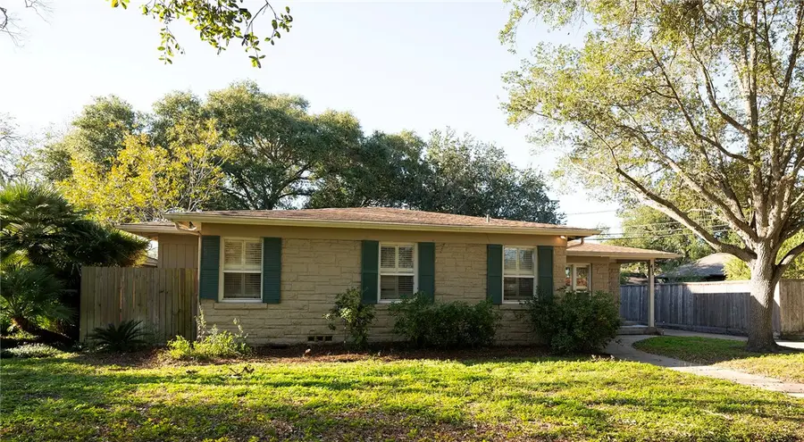 415 Center Drive, Corpus Christi, TX 78411 - Image #2