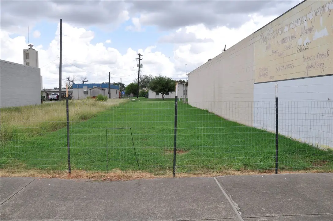 521 E Main Avenue, Robstown, TX 78380 - Image #1
