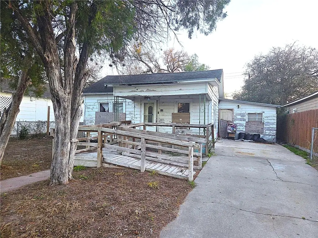 515 E Henrietta Avenue, Kingsville, TX 78363 - Image #1