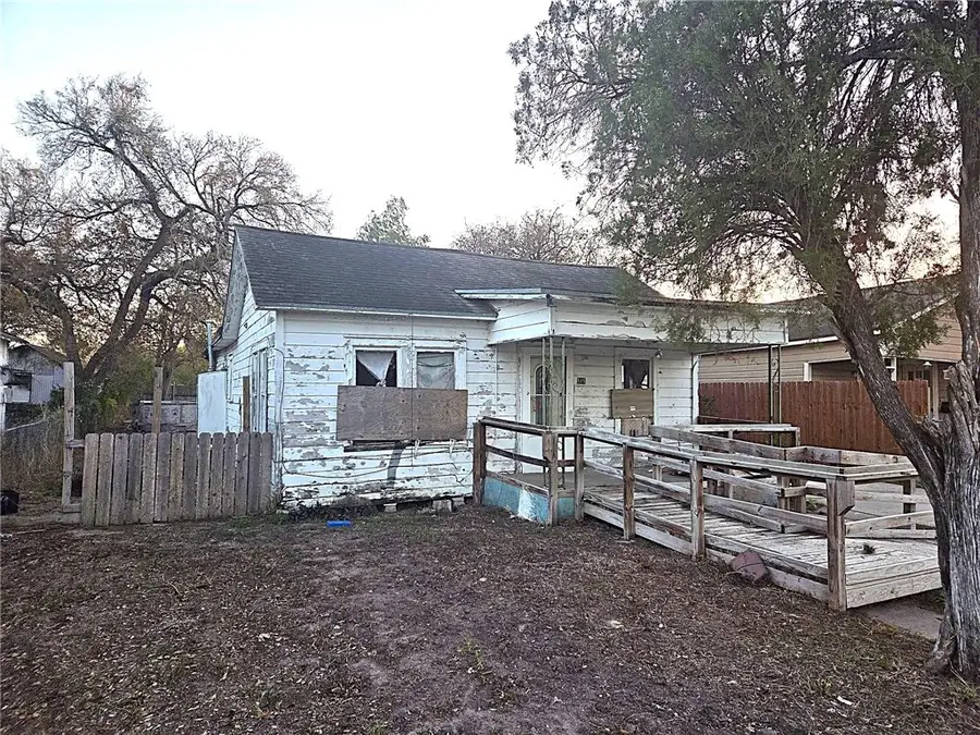 515 E Henrietta Avenue, Kingsville, TX 78363 - Image #2