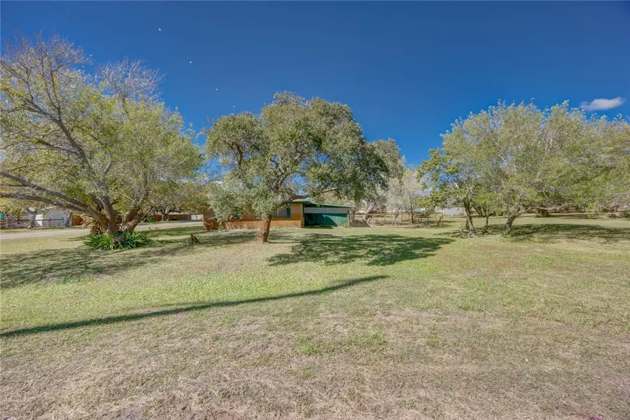 620 W Nelson Avenue, Aransas Pass, TX 78336 - Image #2