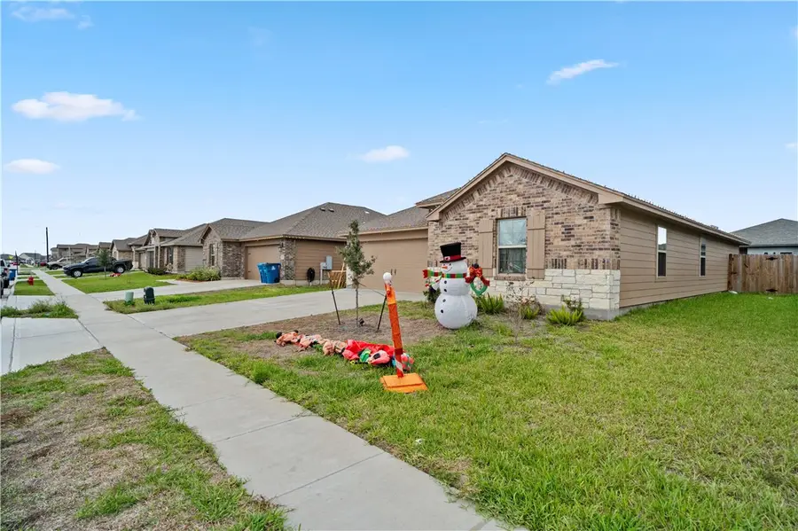 2208 Medusa Drive, Portland, TX 78374 - Image #2