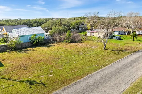 519 E 1st Street, Rockport, TX 78382