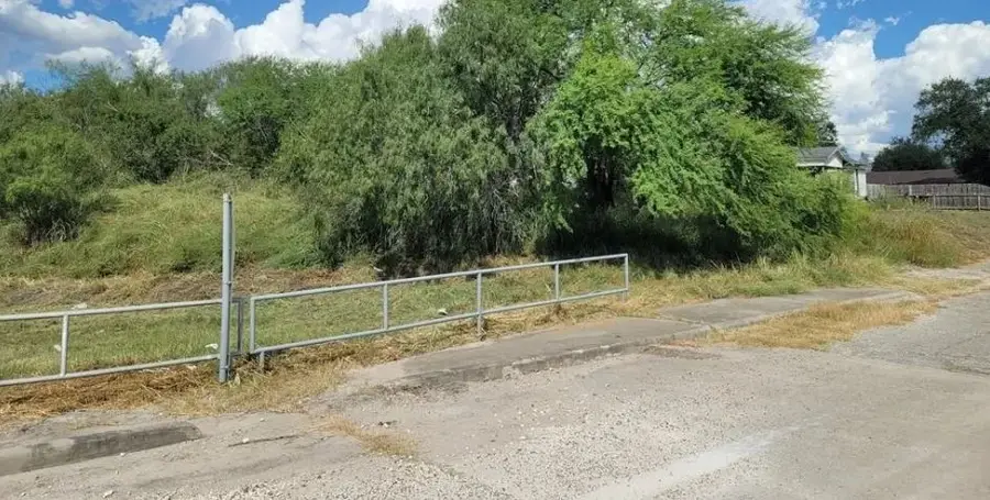 610 W Avenue I 1/2, Kingsville, TX 78363 - Image #3