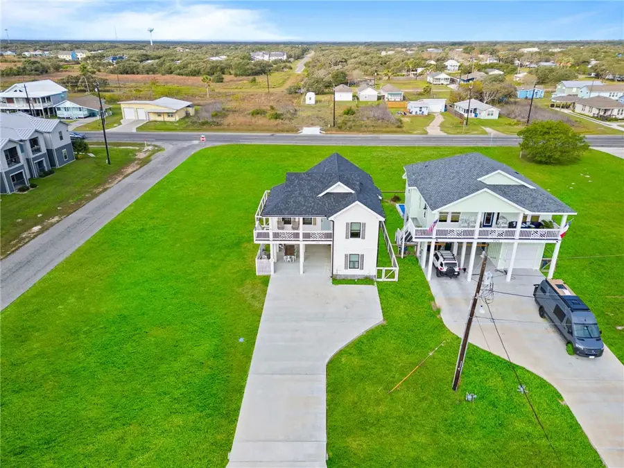 1529 S Live Oak St, Rockport, TX 78382 - #2
