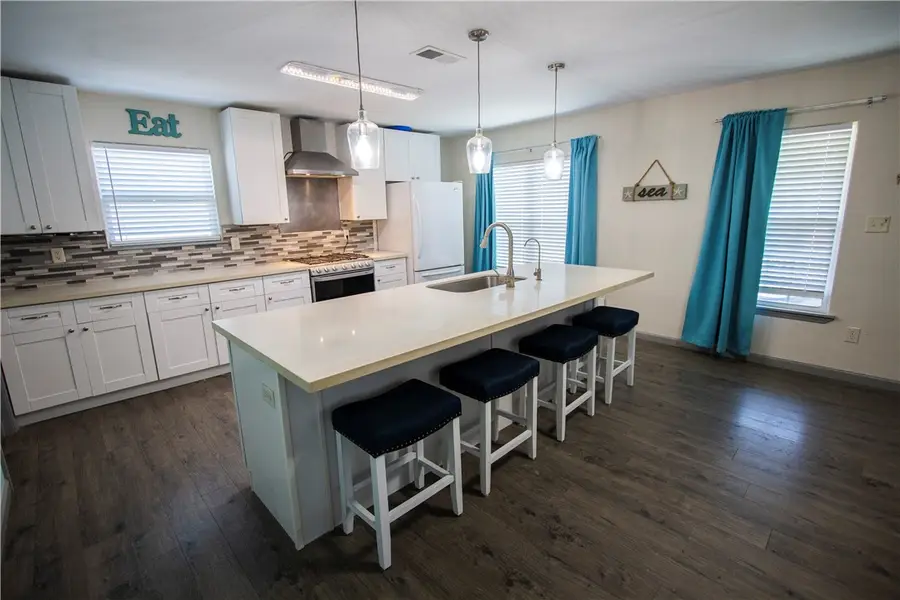 1034 S 10th Street, Aransas Pass, TX 78336 - Image #2