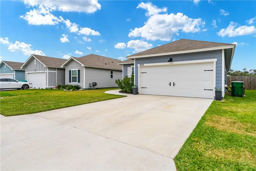 1904 Shellbank Avenue, Aransas Pass, TX 78336 - Image #2
