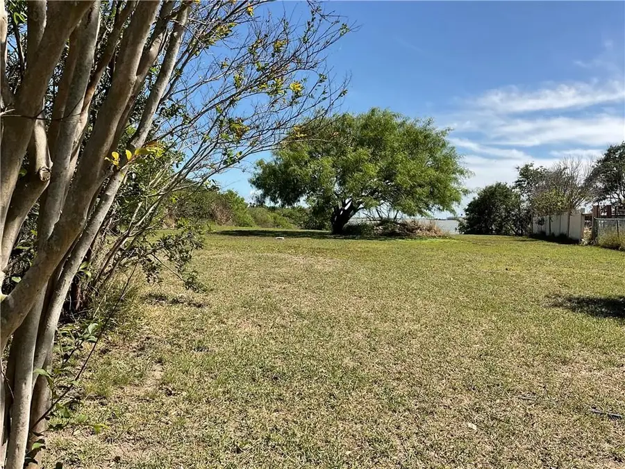 1014 Bluff Dr, Portland, TX 78374 - Image #2