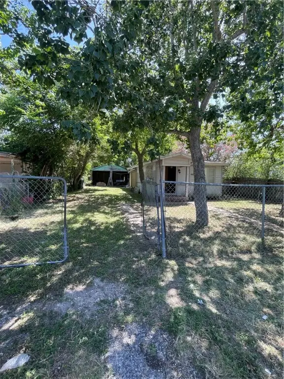 129 E Pecan Street, Taft, TX 78390 - Image #2