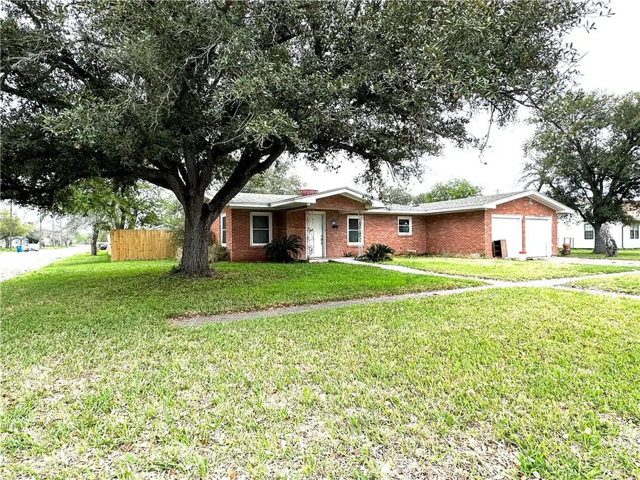 620 E Borden Street, Sinton, TX 78387 - #2