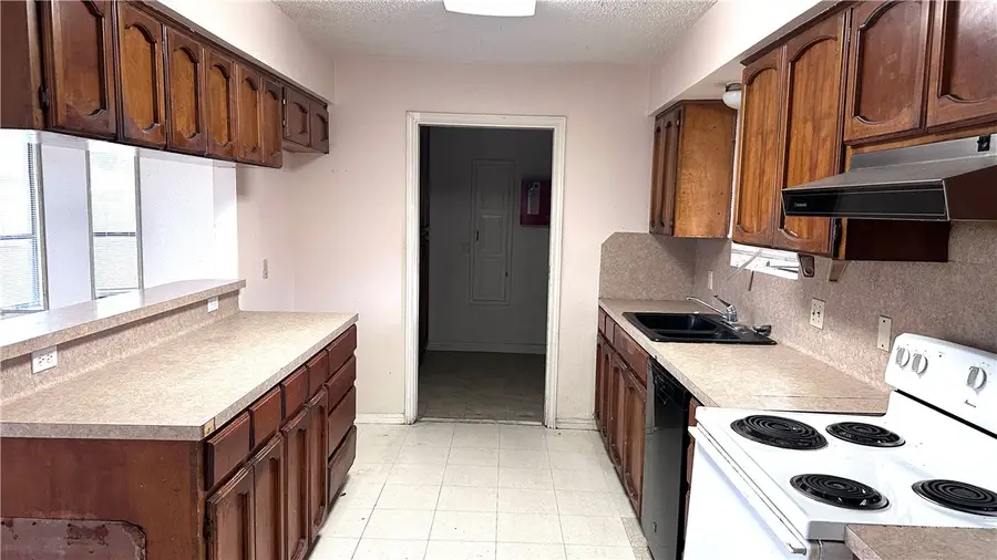 5502 Crossgate Drive N, Corpus Christi, TX 78413 - Image #2