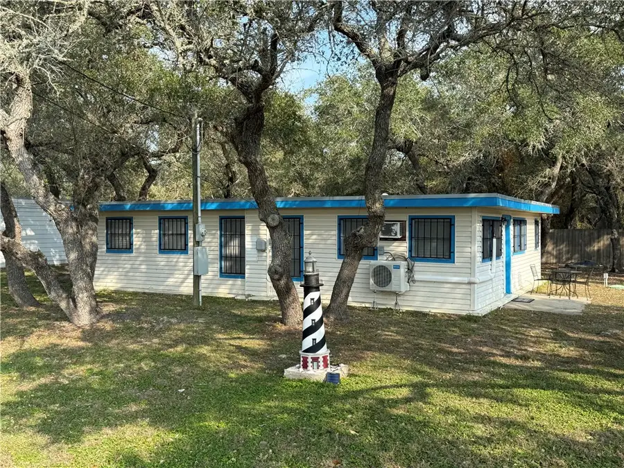 420 W Alamito Street, Rockport, TX 78382 - Image #2