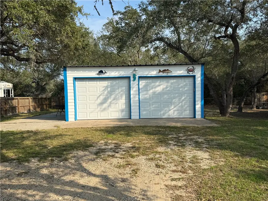 420 W Alamito Street, Rockport, TX 78382 - Image #3