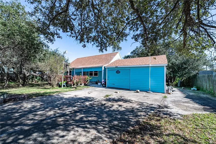 216 Steart Street, Rockport, TX 78382 - Image #2