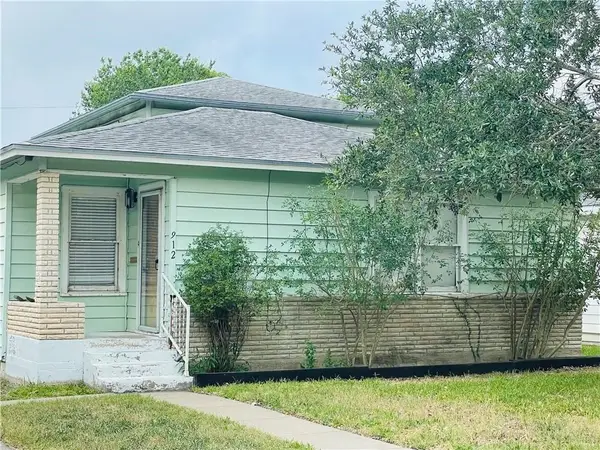 912 E Fulton Street, Sinton, TX 78387