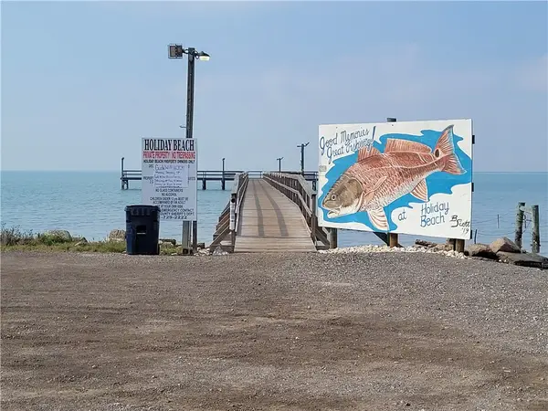 130 Saint Charles W, Rockport, TX 78382