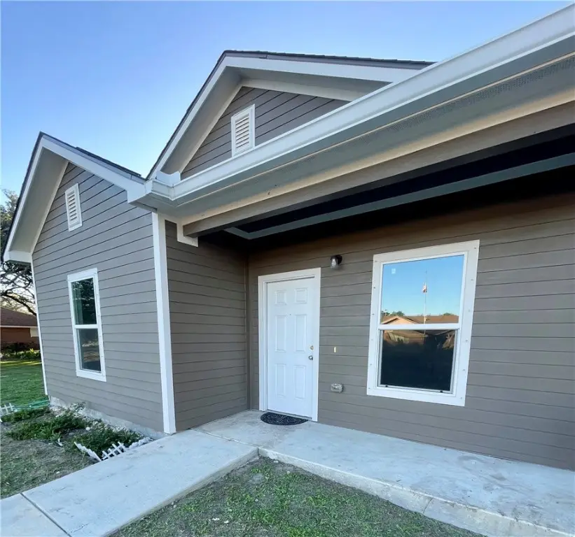 911 Heron Lane, Rockport, TX 78382 - Image #2